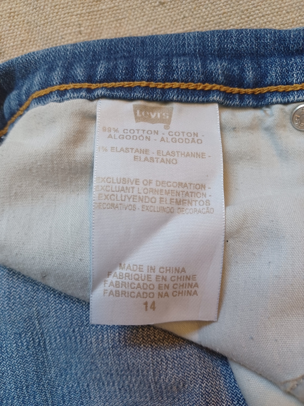 Levi's Denim Jean Shorts Women's Size 14 - Picture 3 of 10